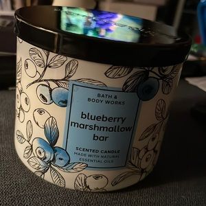 Blueberry marshmallow bar scented candle